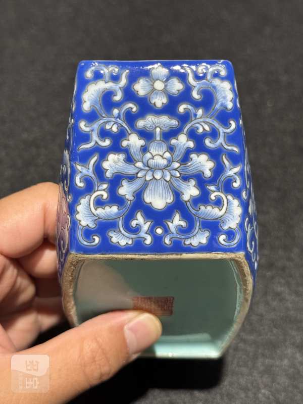 清嘉庆 内松石绿外蓝地洋彩缠枝宝相花纹茶船一对 - 图4